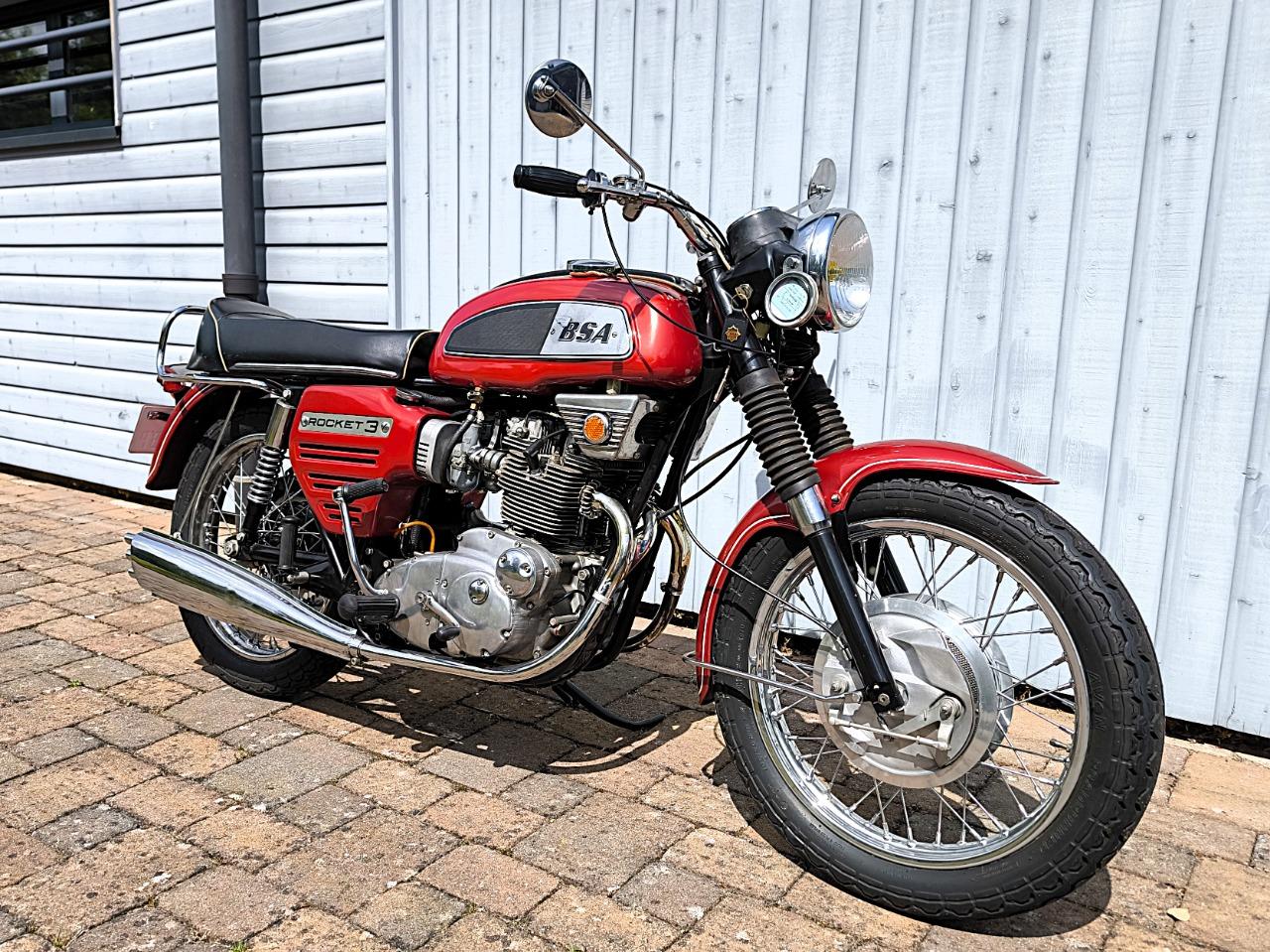 BSA A75 Rocket 3 - 1969 LesAnciennes.com