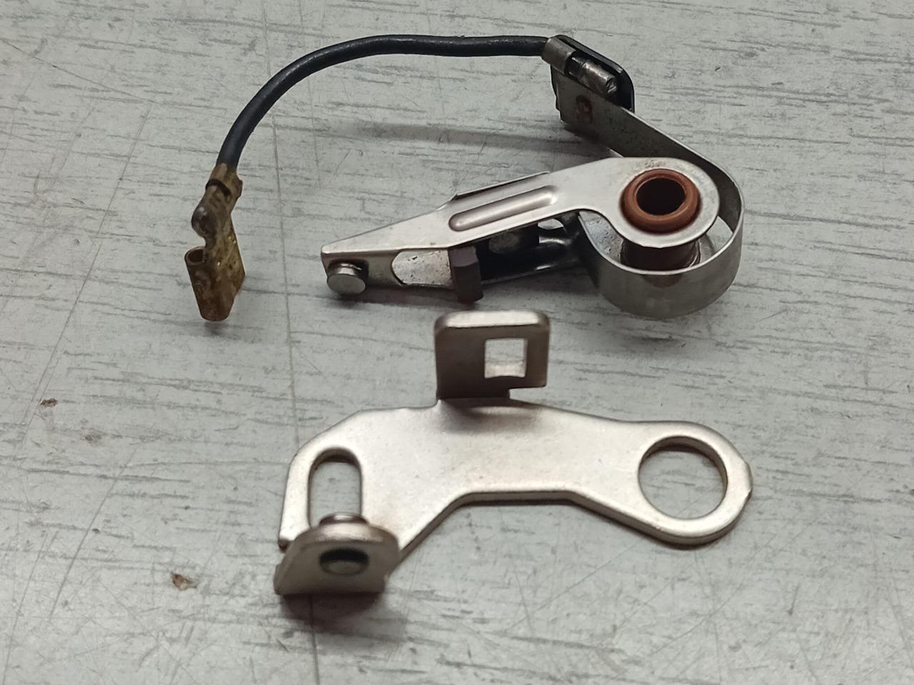 1065 – RUPTEURS VIS PLATINEES FORD 17M P5 V4 20M LesAnciennes.com