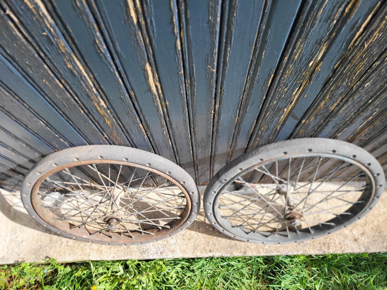 Roues à bandage pour remorque mobylette ou velo LesAnciennes.com