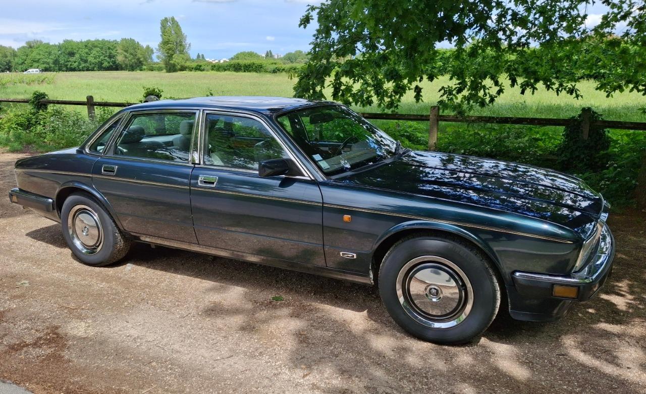 JAGUAR XJ40 INSIGNIA 4.0l - 1993 LesAnciennes.com