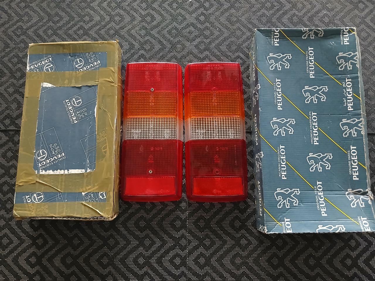 Cabochons feux arrière origine PEUGEOT 205 F LesAnciennes.com