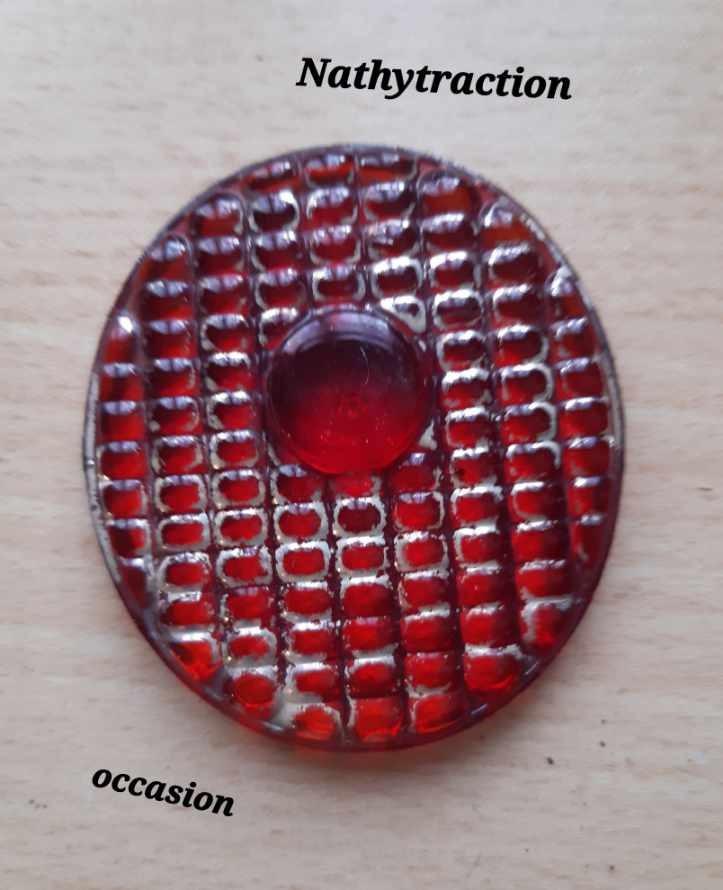 Un verre de feu arrière de TRACTION LesAnciennes.com