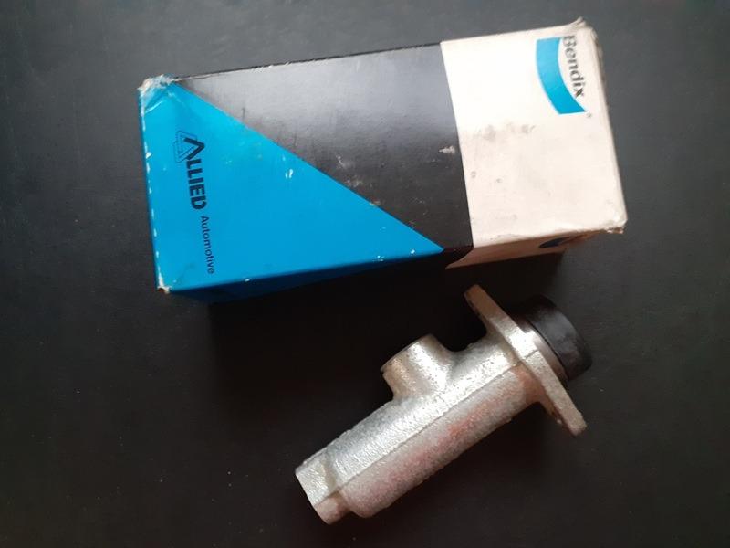Emetteur d'embrayage RENAULT R 310 LesAnciennes.com