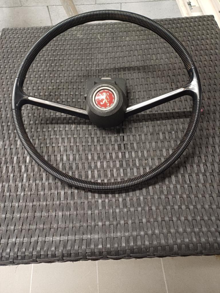 Volant PEUGEOT 204 Coupé/cab LesAnciennes.com