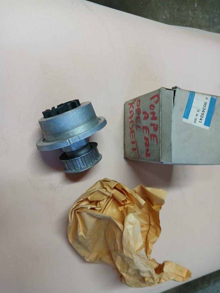 Pompe à eau OPEL Kadett LesAnciennes.com