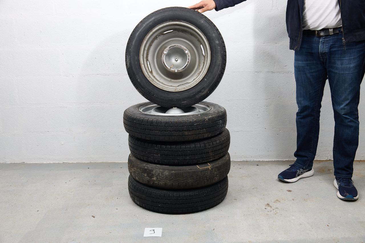 Pièces RENAULT 4 CV LesAnciennes.com