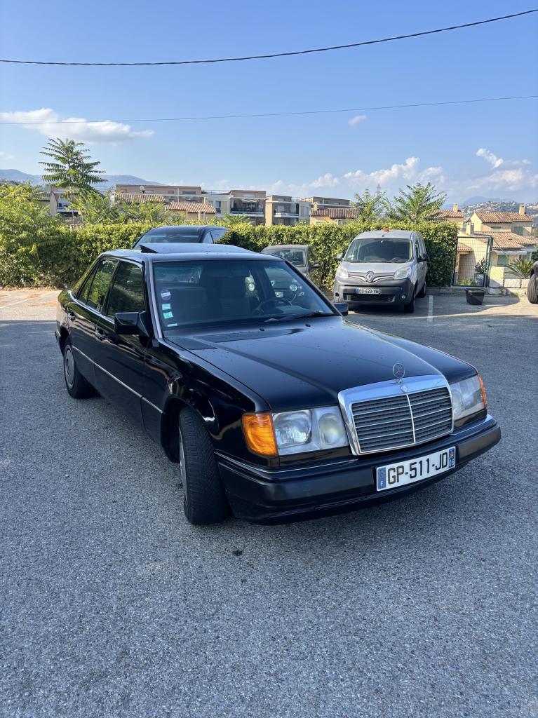 1991 Mercedes-Benz W124 200E LesAnciennes.com