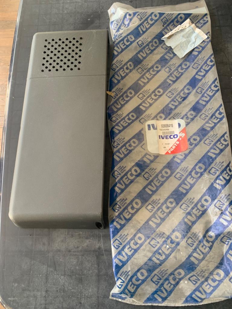 Vide poche IVECO Daily Cabine LesAnciennes.com
