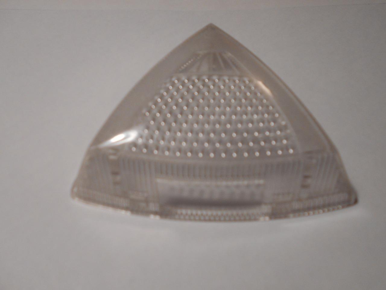 Cabochon éclairage intérieur RENAULT R6 R12 R16 LesAnciennes.com