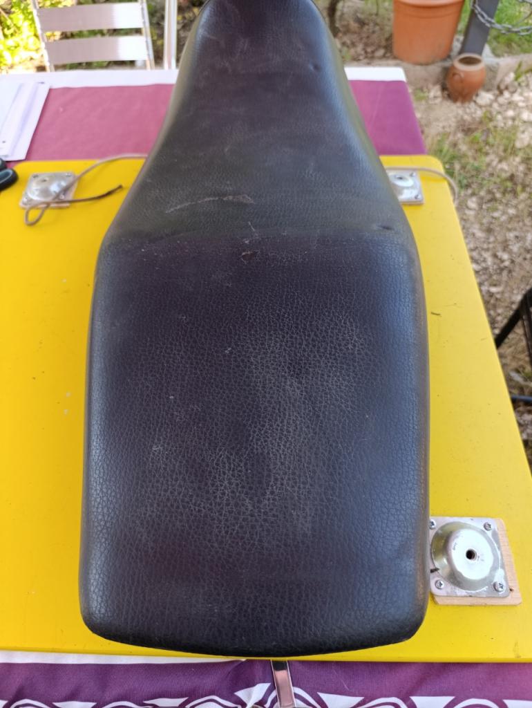 Selle HONDA VF 1000 F LesAnciennes.com