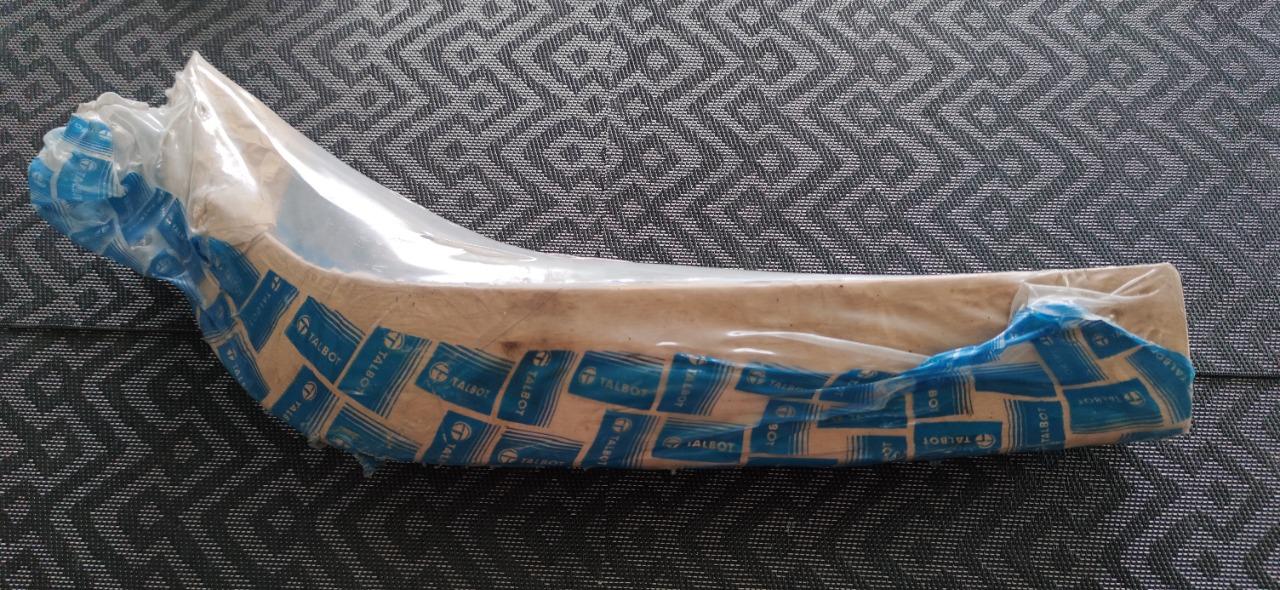 Crosse pare chocs avant droite SIMCA 1301 1501 LesAnciennes.com