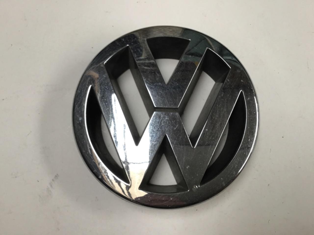 LOGO NEUF CALANDRE VOLKSWAGEN GOLF JETTA T4 LesAnciennes.com
