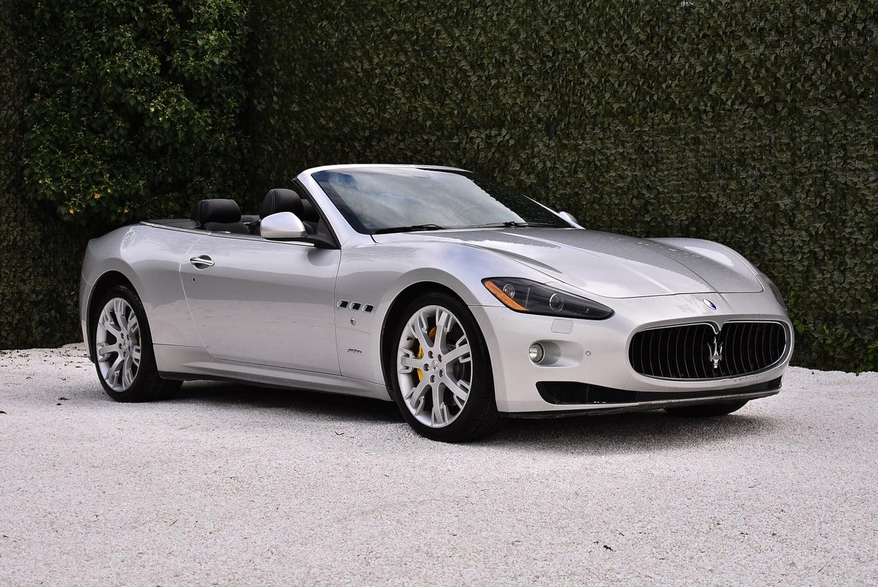 2011 Maserati GranCabrio 4,7L V8 LesAnciennes.com