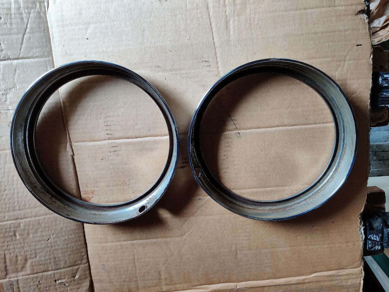 Enjoliveurs de phares SIMCA 1100, 1300 1301 1501 LesAnciennes.com