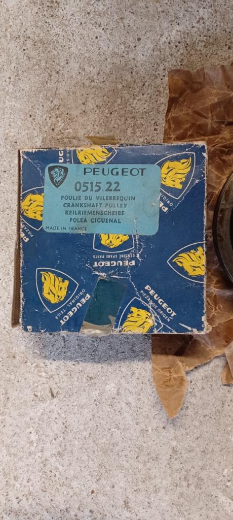Poulie de vilebrequin PEUGEOT 504 LesAnciennes.com