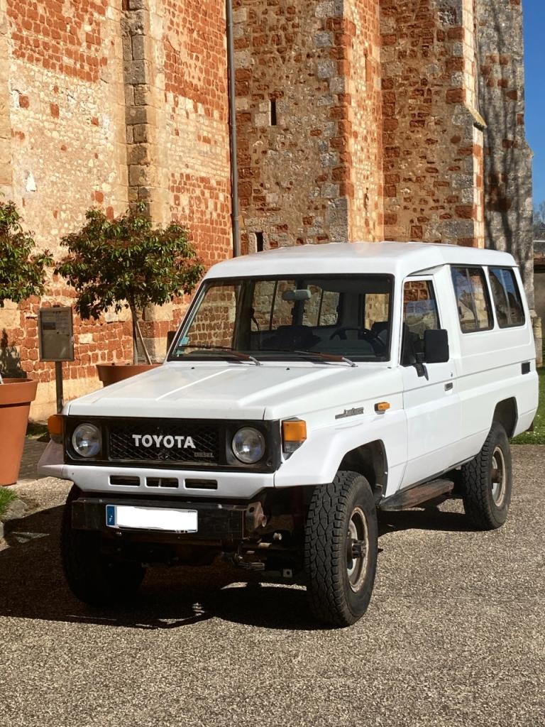 TOYOTA Land Cruiser BJ75 - 1986 LesAnciennes.com