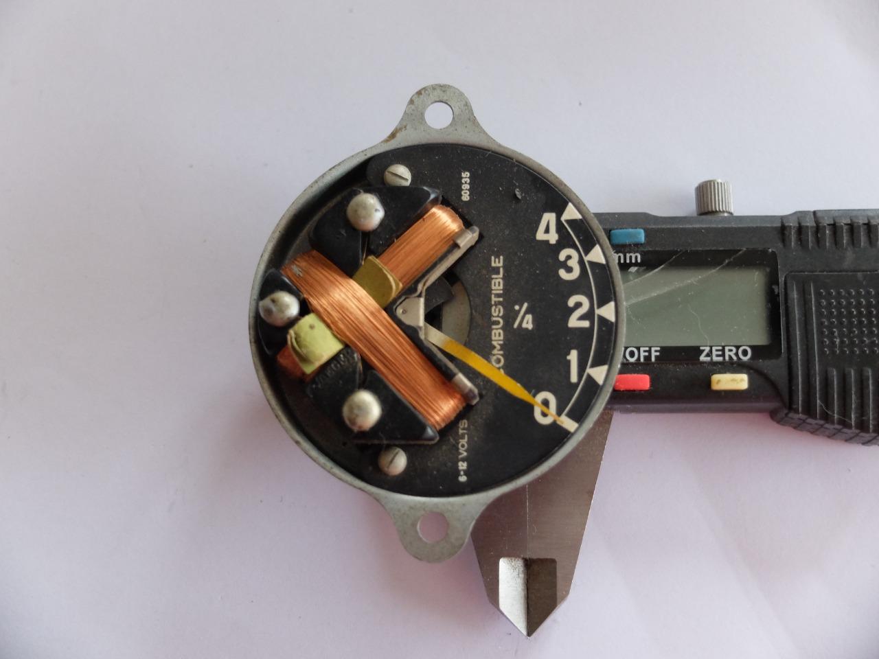 Indicateur jauge à essence 6/12V LesAnciennes.com