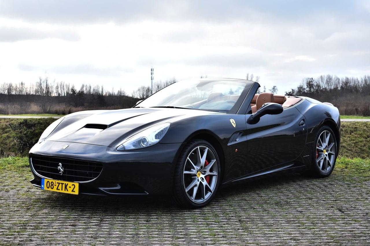 2009 Ferrari California 4.3 V8 F149 LesAnciennes.com