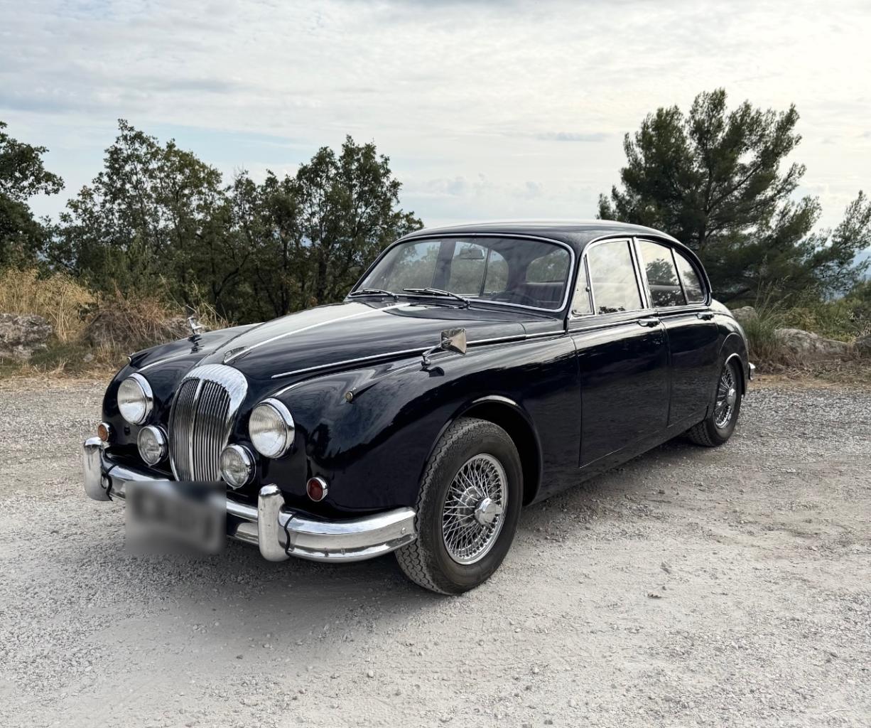 DAIMLER 2.5 V8 Saloon - 1964 LesAnciennes.com