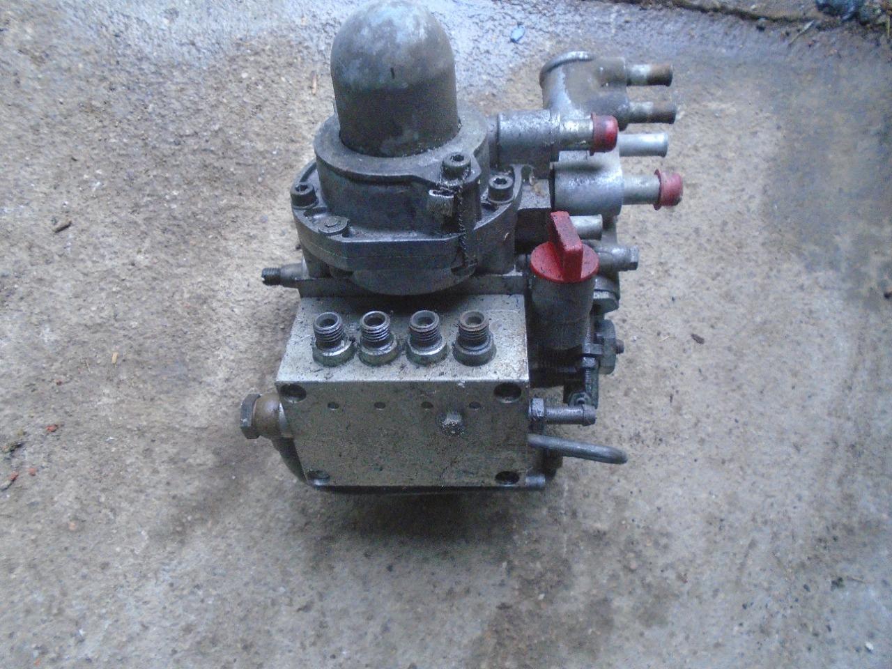 Pompe à essence PEUGEOT 404 LesAnciennes.com