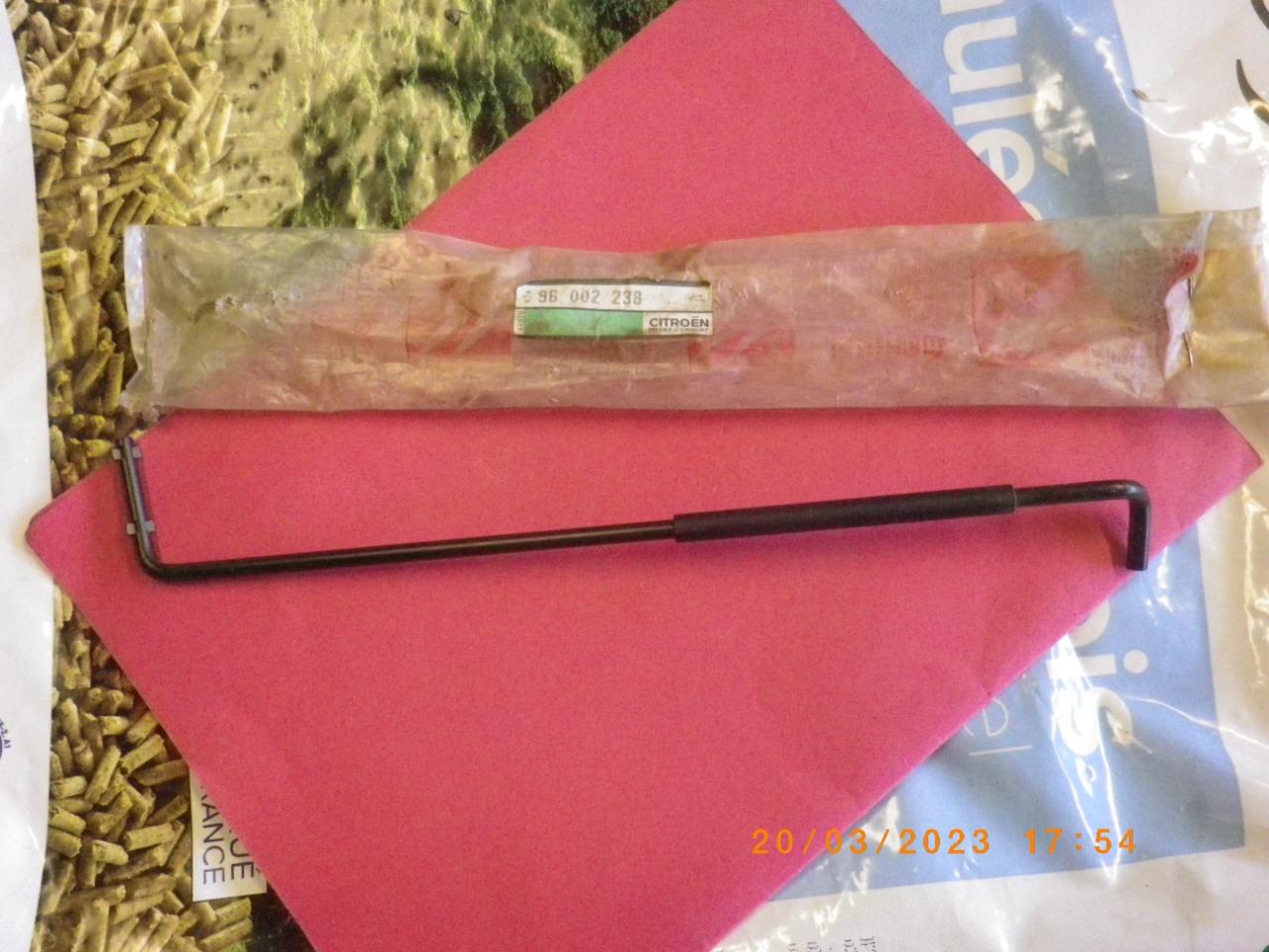 PAtte de maintien CITROEN LesAnciennes.com