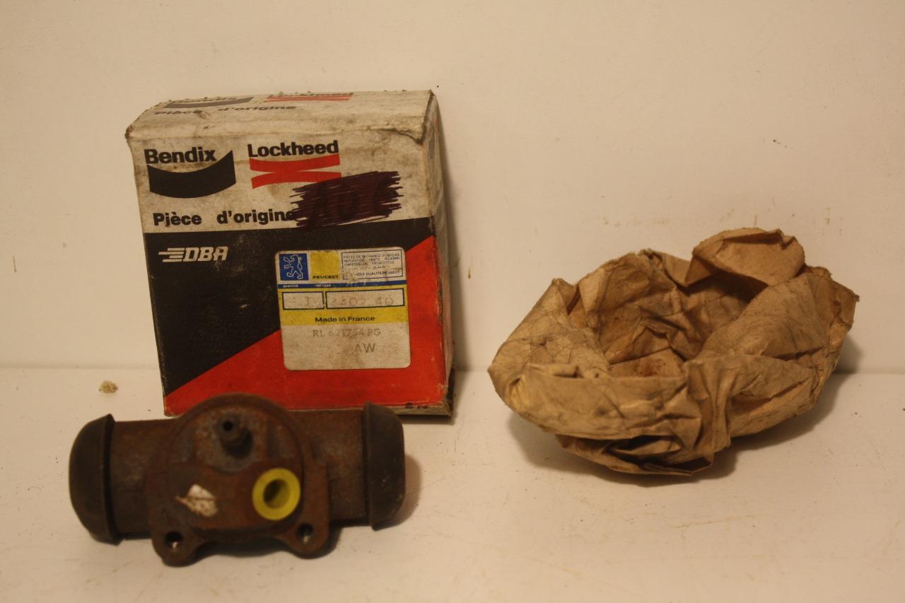 CYLINDRE DE ROUES ARRIERE DROIT PEUGEOT 504 Bendix LesAnciennes.com