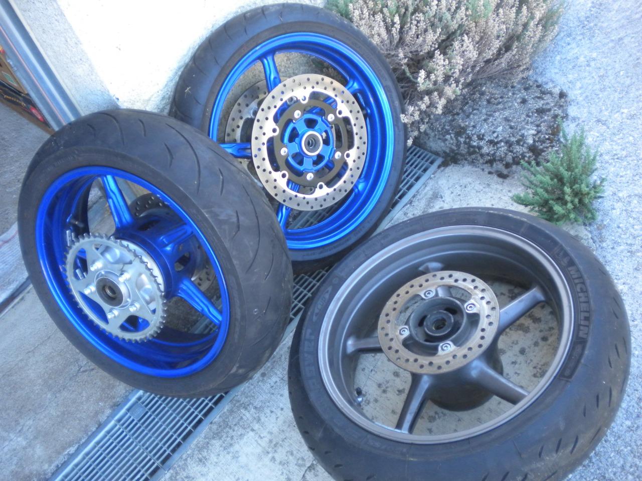 Pièces SUZUKI GSXR 1000 lot pièces détachées LesAnciennes.com