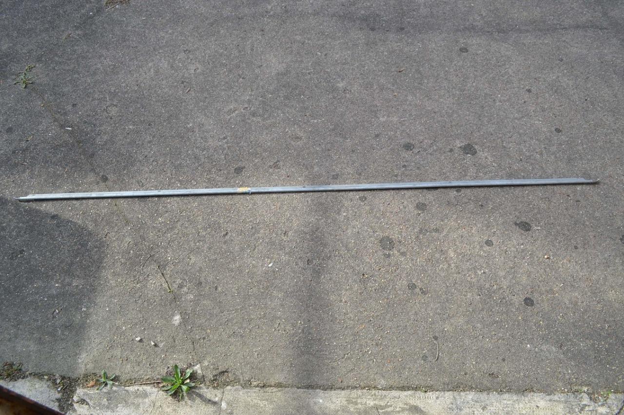 Baguette bas de caisse PEUGEOT 505 berline LesAnciennes.com