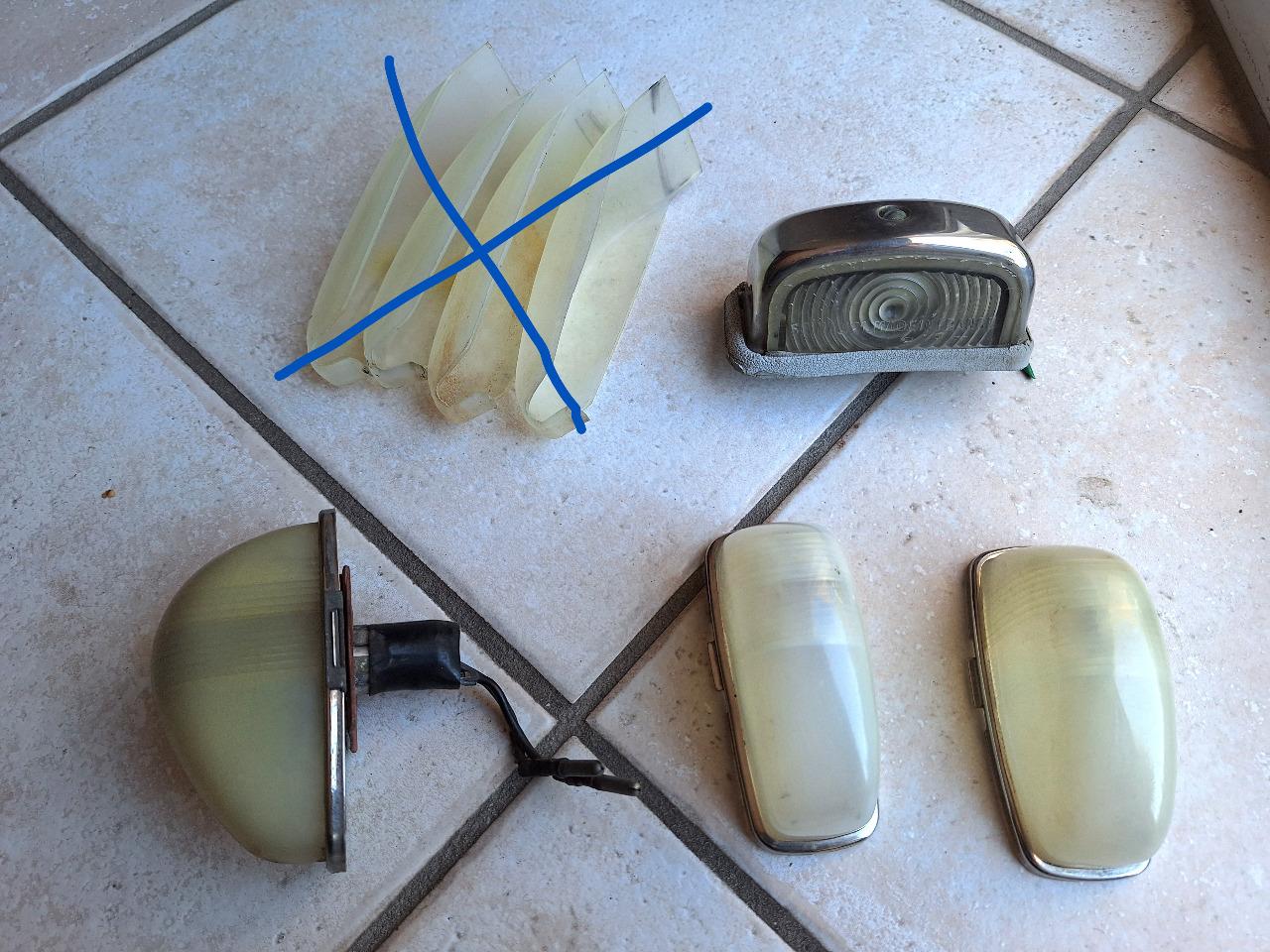 Plafonnier Citroën DS LesAnciennes.com