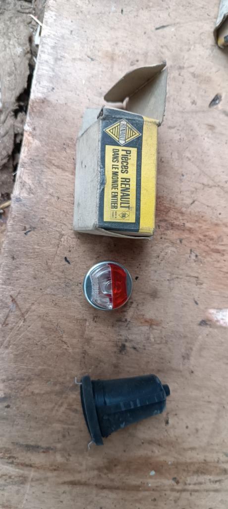 Feu RENAULT divers LesAnciennes.com