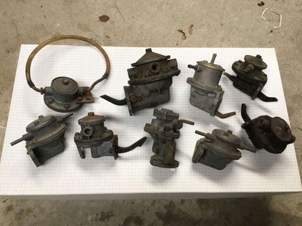 LOT DE 9 POMPES A ESSENCE LesAnciennes.com