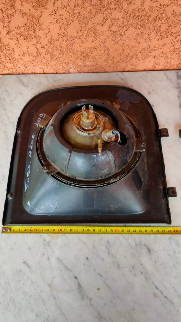 Paire d'Optiques Phares Lucas European SAE MP 77 LesAnciennes.com