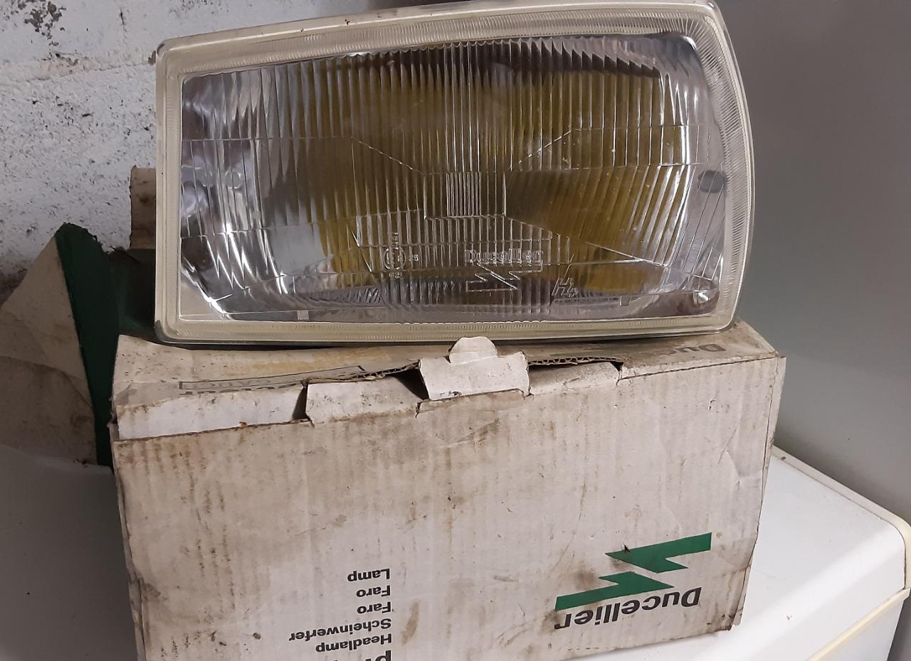 Feu PEUGEOT 504 LesAnciennes.com