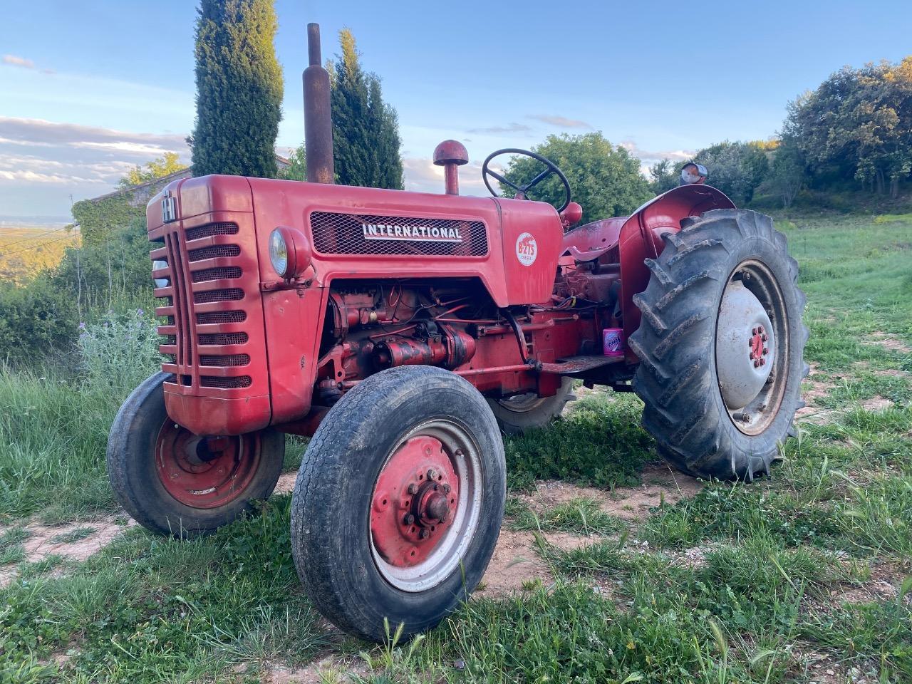 Tracteur International B275 LesAnciennes.com