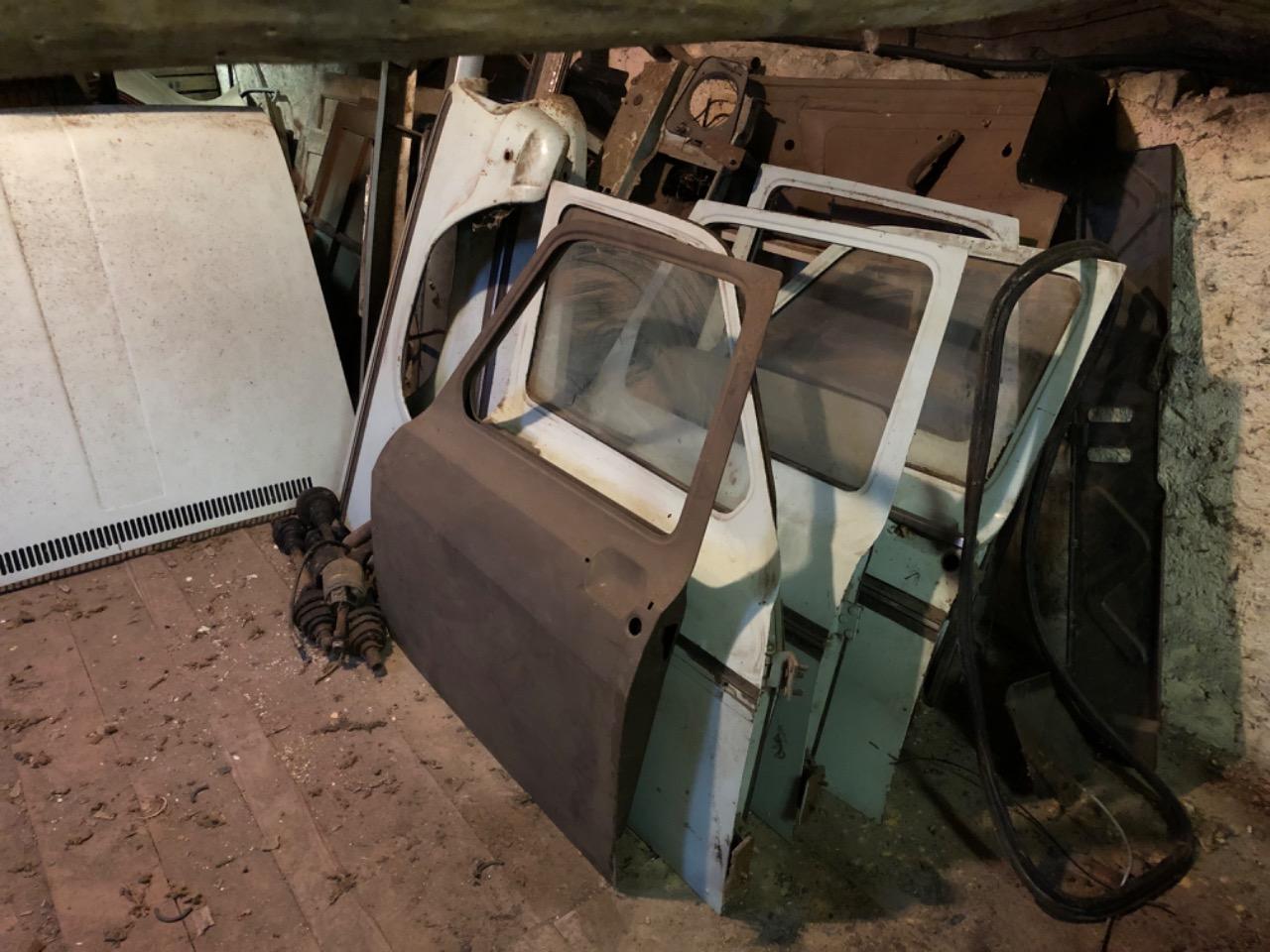 Lot de pièces RENAULT 6 (R6) 2 LesAnciennes.com