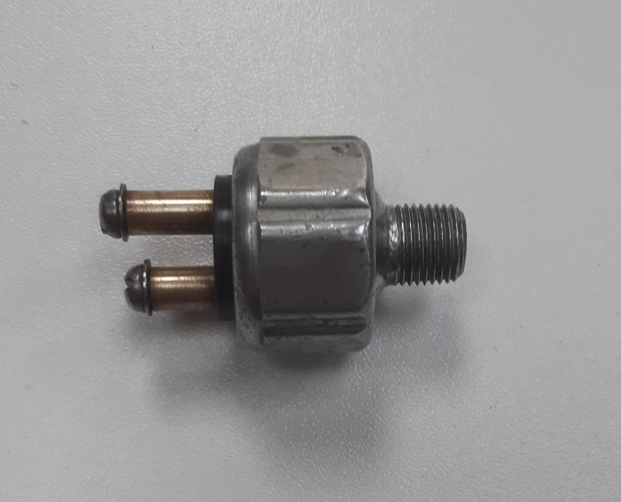 Manocontact de pression d'huile Dauphine LesAnciennes.com