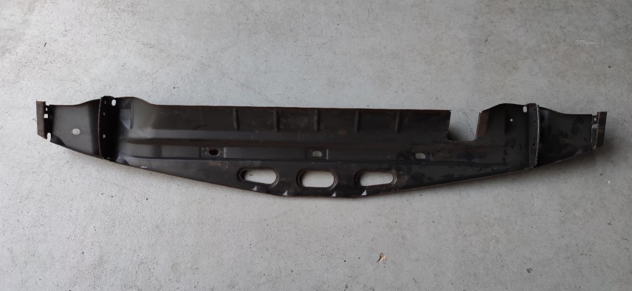 Tôle supérieure de face avant BMW série 5 E12 LesAnciennes.com