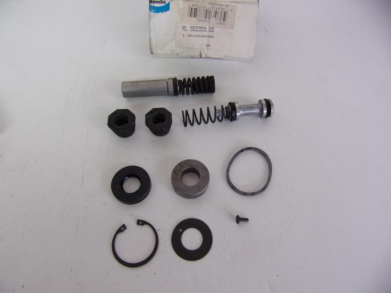 Kit maître-cylindre de frein AX,106,205,305,R 19 LesAnciennes.com