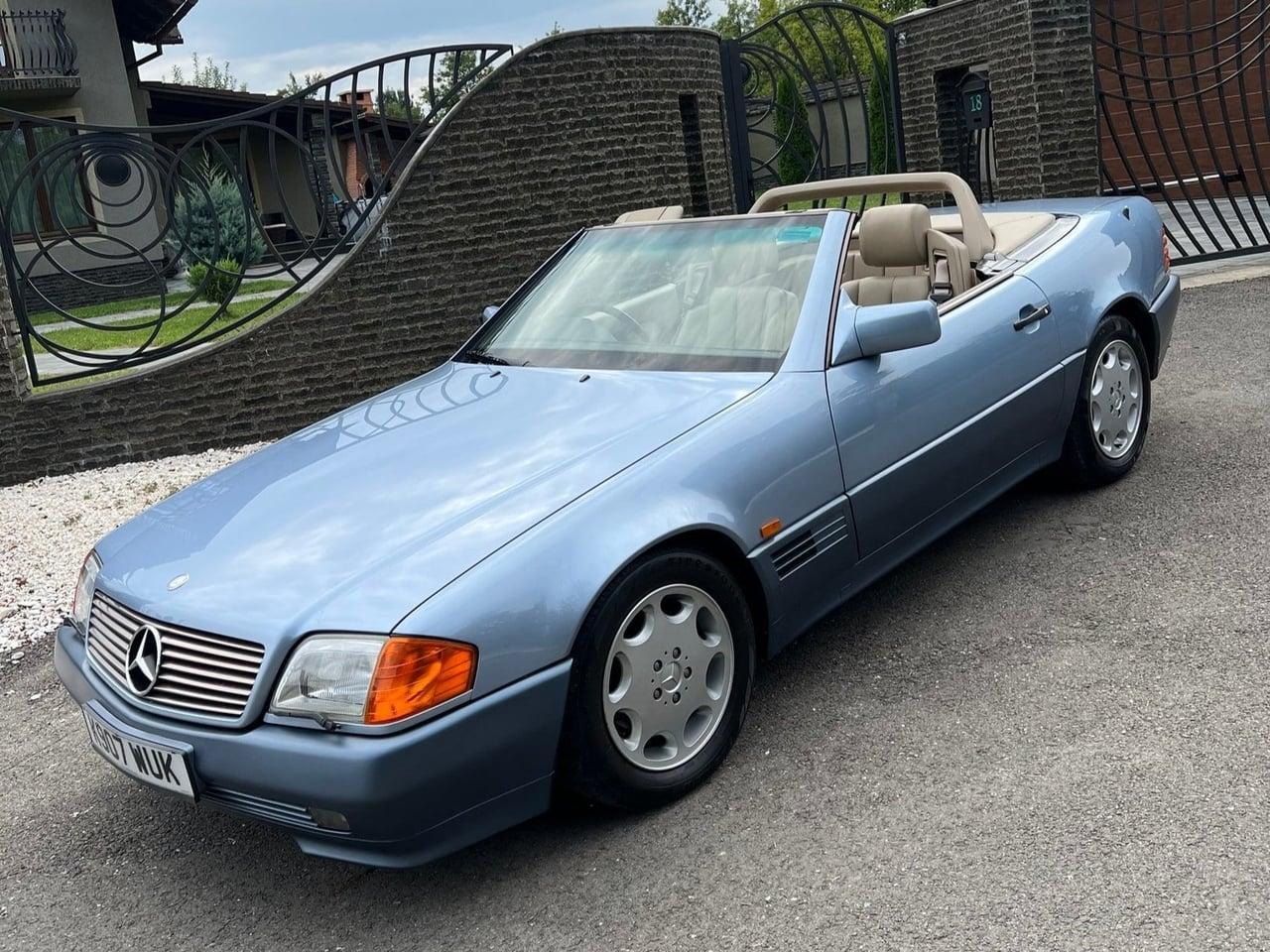 1992 Mercedes-Benz 300 SL-24 R129 LesAnciennes.com