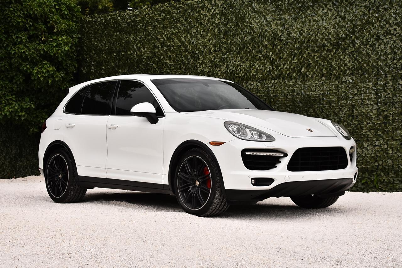 2012 Porsche Cayenne II Turbo SUV 4,8L V8 LesAnciennes.com