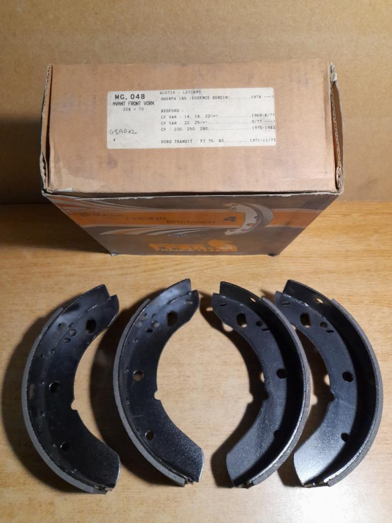 Mâchoires de frein avant Austin leyland bedford LesAnciennes.com