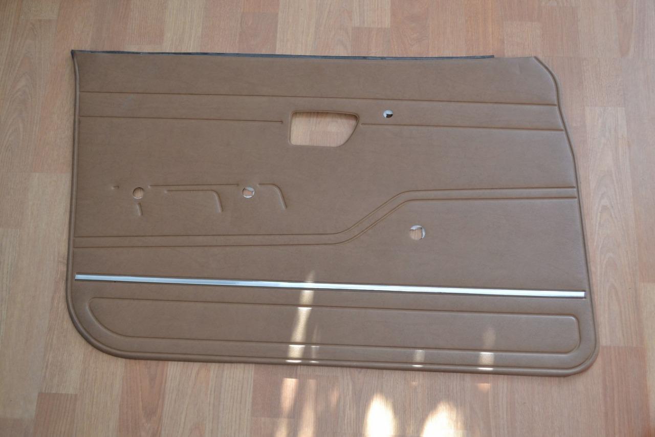 Panneau porte AV G PEUGEOT 305, marron, neuf LesAnciennes.com