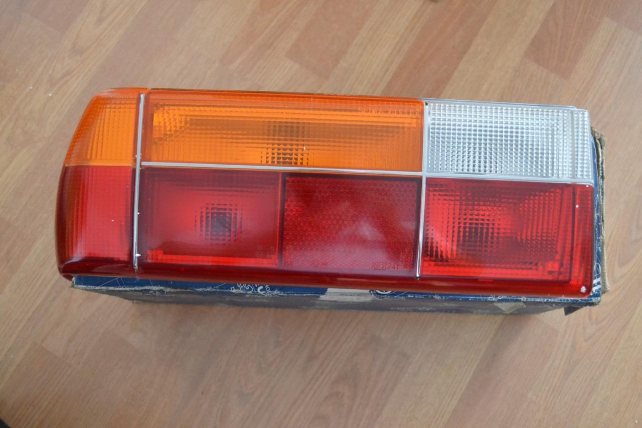 Feu AR G complet PEUGEOT 305 Berline phase 2, neuf LesAnciennes.com