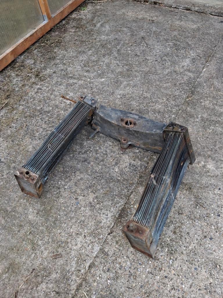 1 radiateur pour Renault NN et un pour NN2 LesAnciennes.com