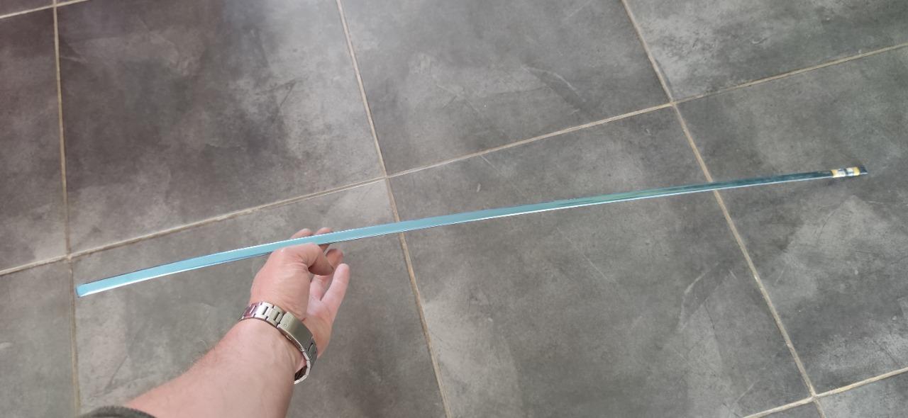 Baguette aile avant PEUGEOT 204 304 LesAnciennes.com