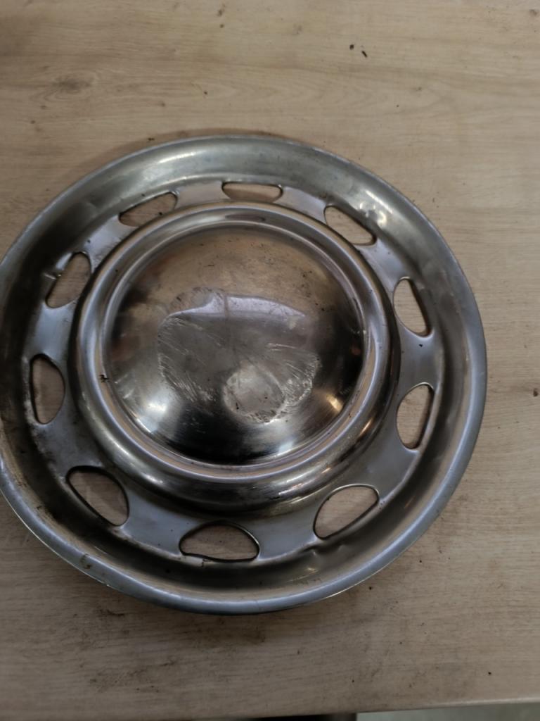 Enjoliveur 404 LesAnciennes.com