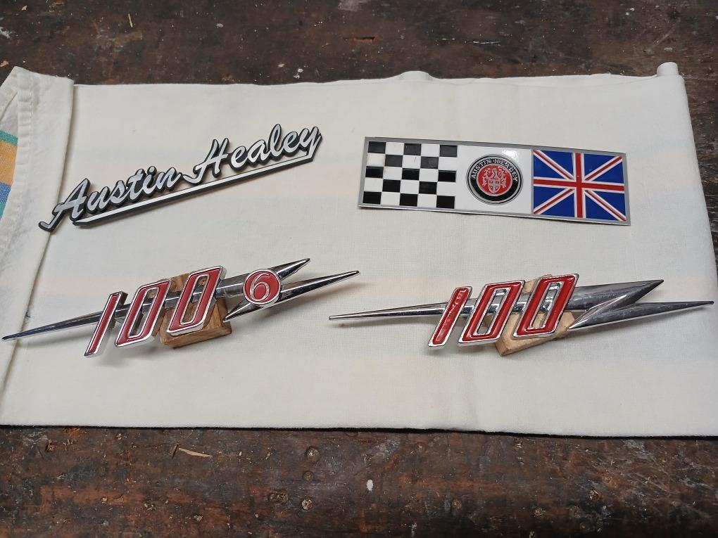 Badges AUSTIN HEALEY 100 BN1 LesAnciennes.com