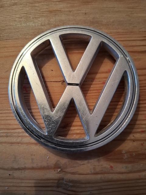 Logo de ht de capot VOLKSWAGEN 181 LesAnciennes.com