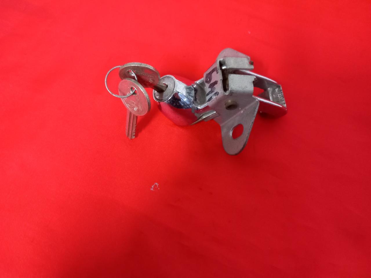 Serrure FIAT 850 siata LesAnciennes.com