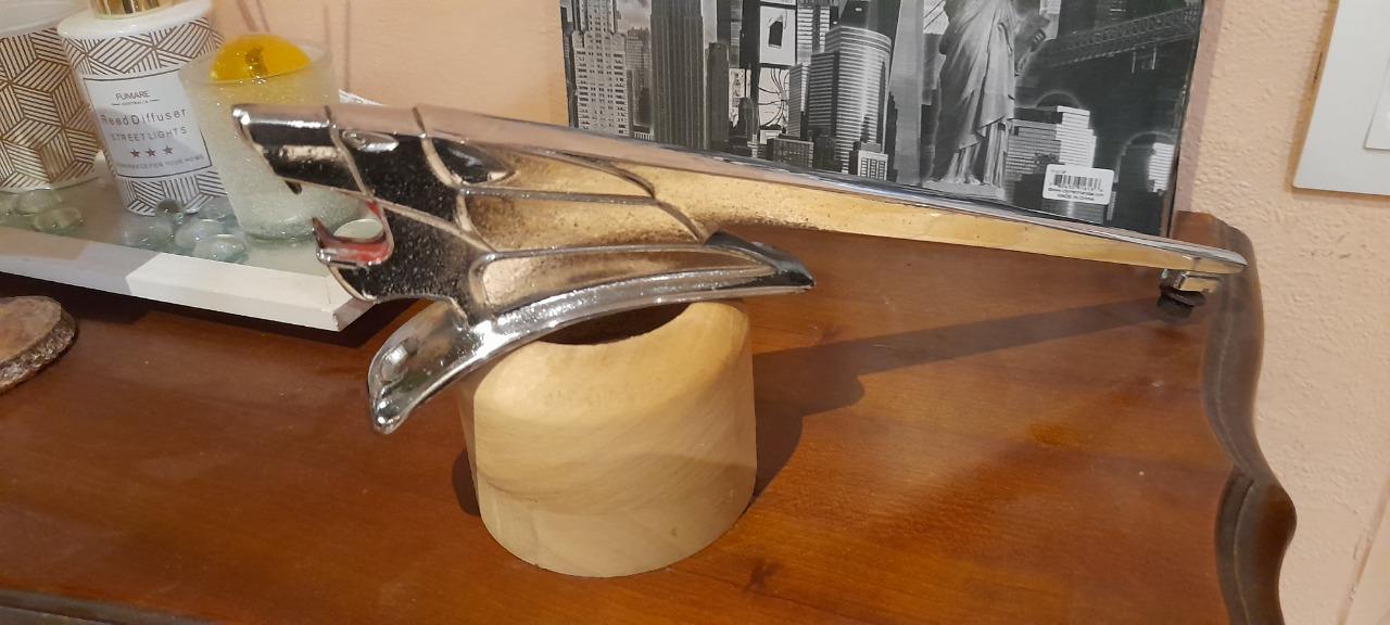 Mascotte lion PEUGEOT 403 LesAnciennes.com